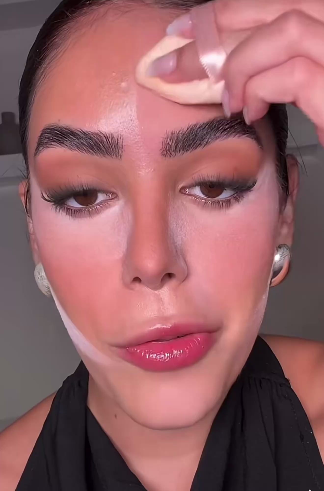 HUDA BEAUTY:  Mini Easy Bake Loose Baking & Setting Powder