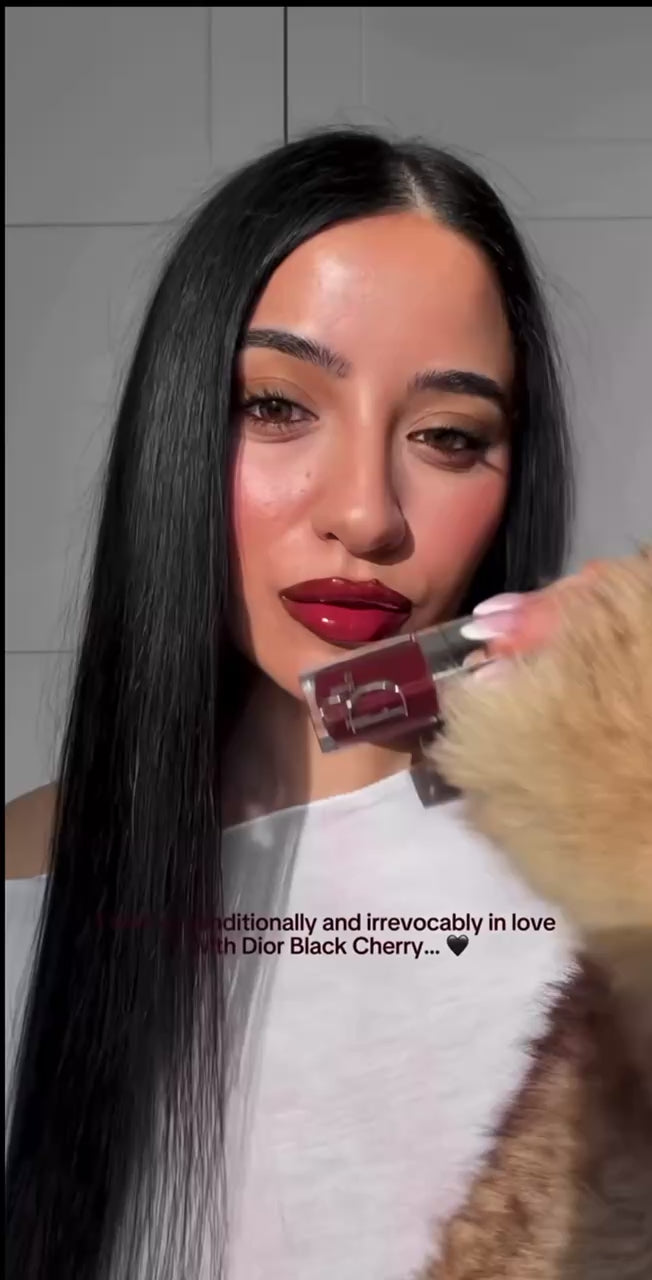 DIOR: Lip Glow Oil Hydrating High-Shine Gloss. 104 Black Cherry