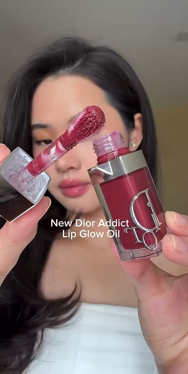 DIOR: Lip Glow Oil Hydrating High-Shine Gloss. 104 Black Cherry