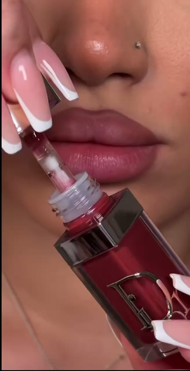 DIOR: Lip Glow Oil Hydrating High-Shine Gloss. 104 Black Cherry