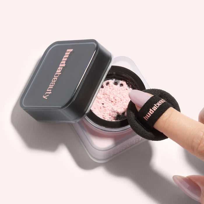 HUDA BEAUTY:   Easy Bake Loose Baking & Setting Powder. Banana Bread FULL SIZE